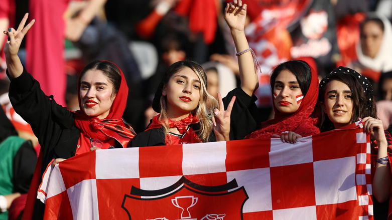 خانمە هاندەرەکانی یانەی پێرسپۆلیس